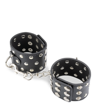 Charger l'image dans la galerie, Menottes poignets cuir noir rivets