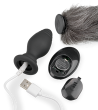 Charger l'image dans la galerie, Plug vibrant avec queue fourrure synthétique grise